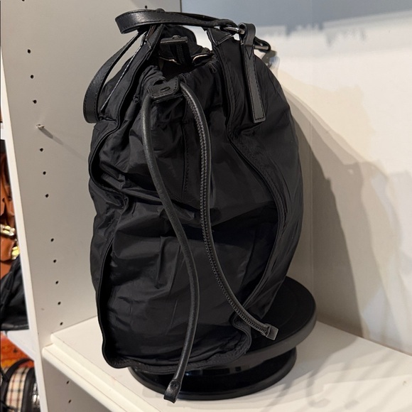 Stylish Burberry shoulder bag. Sleek black Perfect for any occasion main image 1